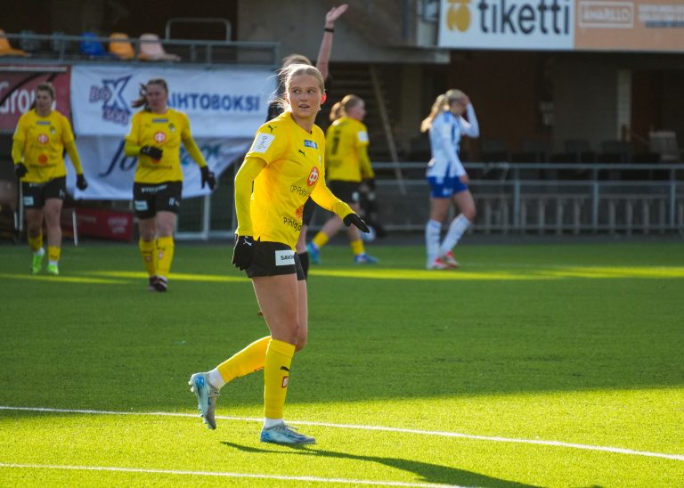 Elli Mäkipelkola avasi joukkueen maalitilin