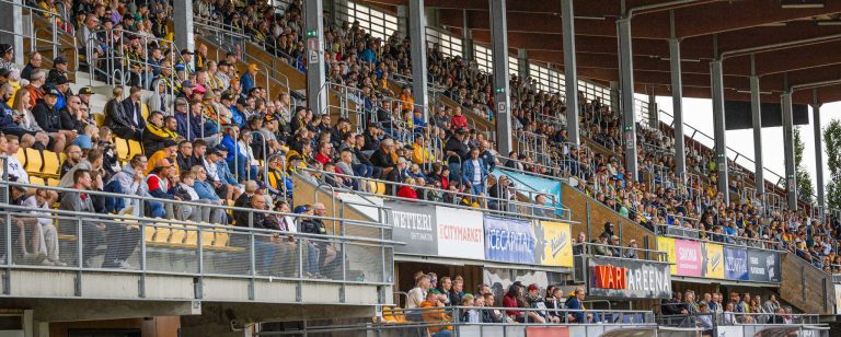 Veikkausliigan kärkikamppailu KuPS - Ilves Väre Areenalla lauantaina