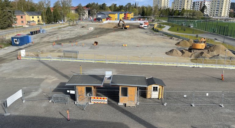Väre Areenan pysäköintialue pienenee