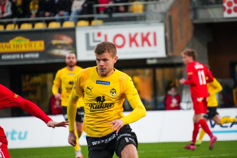 Kaksi KuPS pelaajaa Veikkausliigan huhtikuun joukkueessa