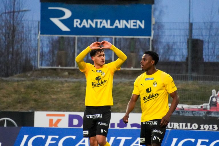 Väre Areena säilyy valloittamattomana: KuPS kaatoi SJK:n 1-0