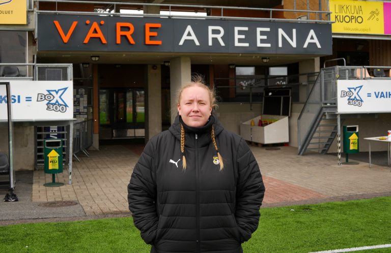 Elina Utriainen liittyy valmennustiimiin