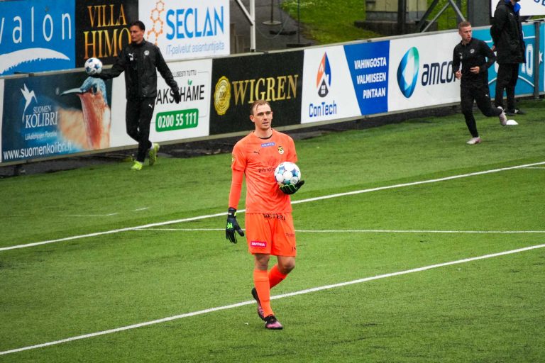 KuPS kaatoi FC Hakan rangaistuspotkukilpailussa: Kreidl oli ohittamaton
