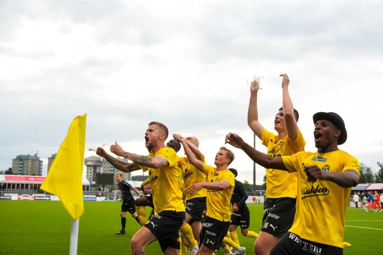 PELIPÄEVÄ! Tuo kaveri veloituksetta päivän KuPS–Gnistan peliin!