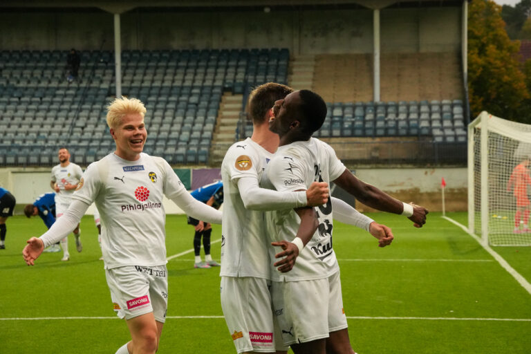 KuPS nousi Veikkausliigan sarjakärkeen upealla 3-0 voitolla Turussa