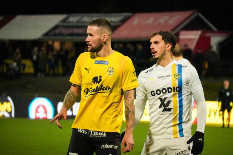 KuPS ja Gnistan pistejakoon Väre Areenan illassa – mestaruusjahti jatkuu sunnuntaina