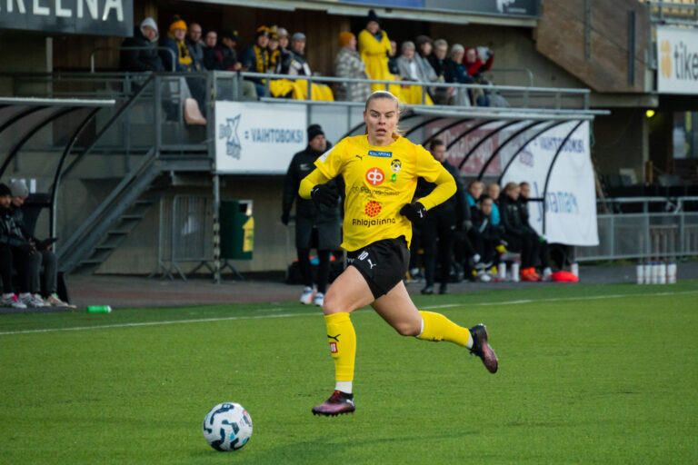 Ai­no Krö­ger jat­kaa keltamustissa kauden 2026