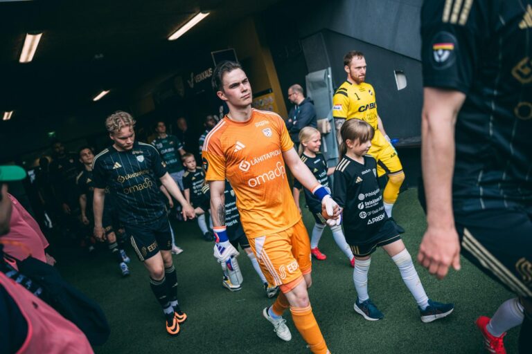 Hemmo Riihimäki vahvistaa Kuopion Palloseuran maalivahtiosastoa