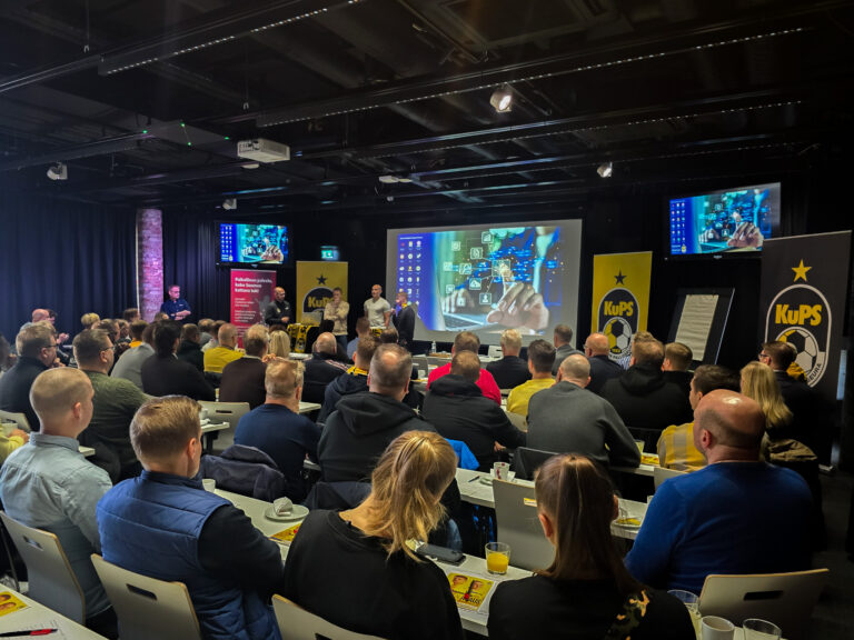 Kuopion Palloseuran kumppaniaamupala kokosi salin täyteen – katseet kohti uutta kautta