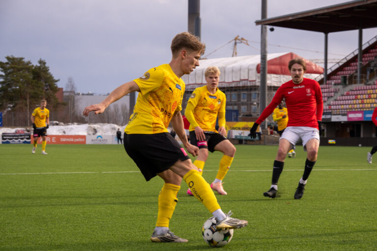 KuPS nappasi voiton Jippoa vastaan – Valentin Gasc osui avausjaksolla