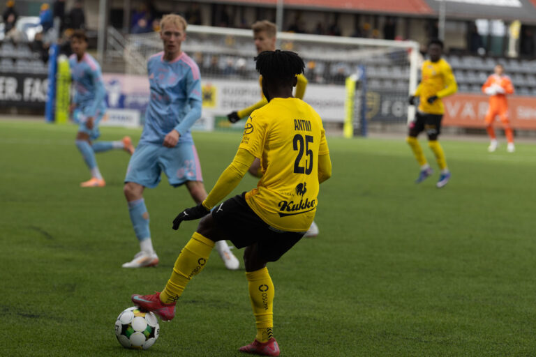 KuPS ja HJK tasasivat pisteet Väre Areenalla