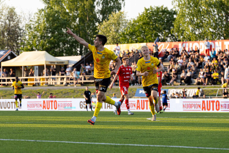 Komea 3-0 kotivoitto FF Jarosta: Armah ja Gasc maalinteossa