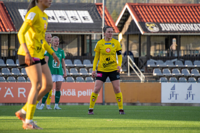 Aada Nurmi jälleen Helmareissa
