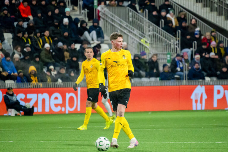 Kuopion Palloseura kotiyleisön eteen - vieraita Seinäjoelta