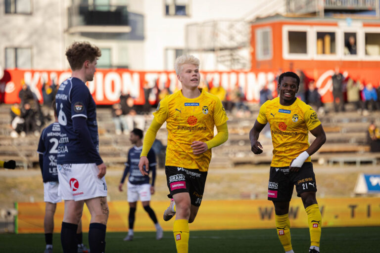 KuPS - Ilves käsiohjelma luettavissa