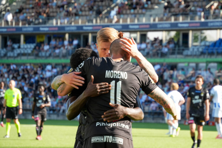 KuPS murskasi HJK:n Helsingissä ja nousi Veikkausliigan sarjakärkeen