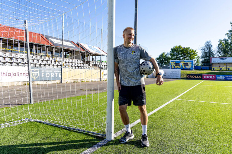 Ollipekka Ojala jättää päävalmentajan tehtävät kauden jälkeen – KuPS vahvistaa naisten edustusjoukkueen organisaatiota