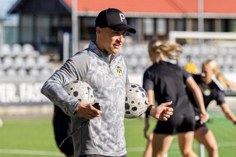 Päävalmentaja Ojala: ”Parasta suomalaista naisfutista”